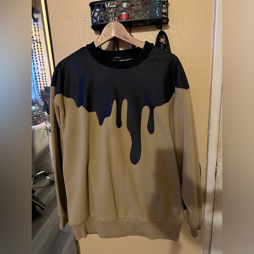 Long sleeve sweater Olive Color with little of leather